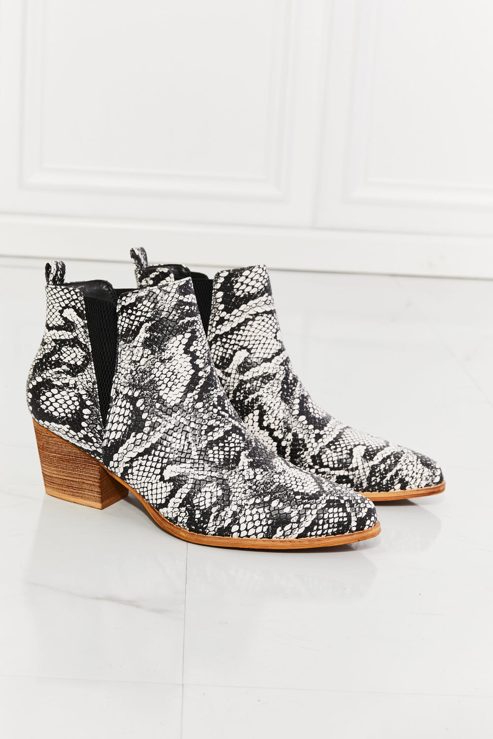 MMShoes Back At It Point Toe Bootie in Snakeskin